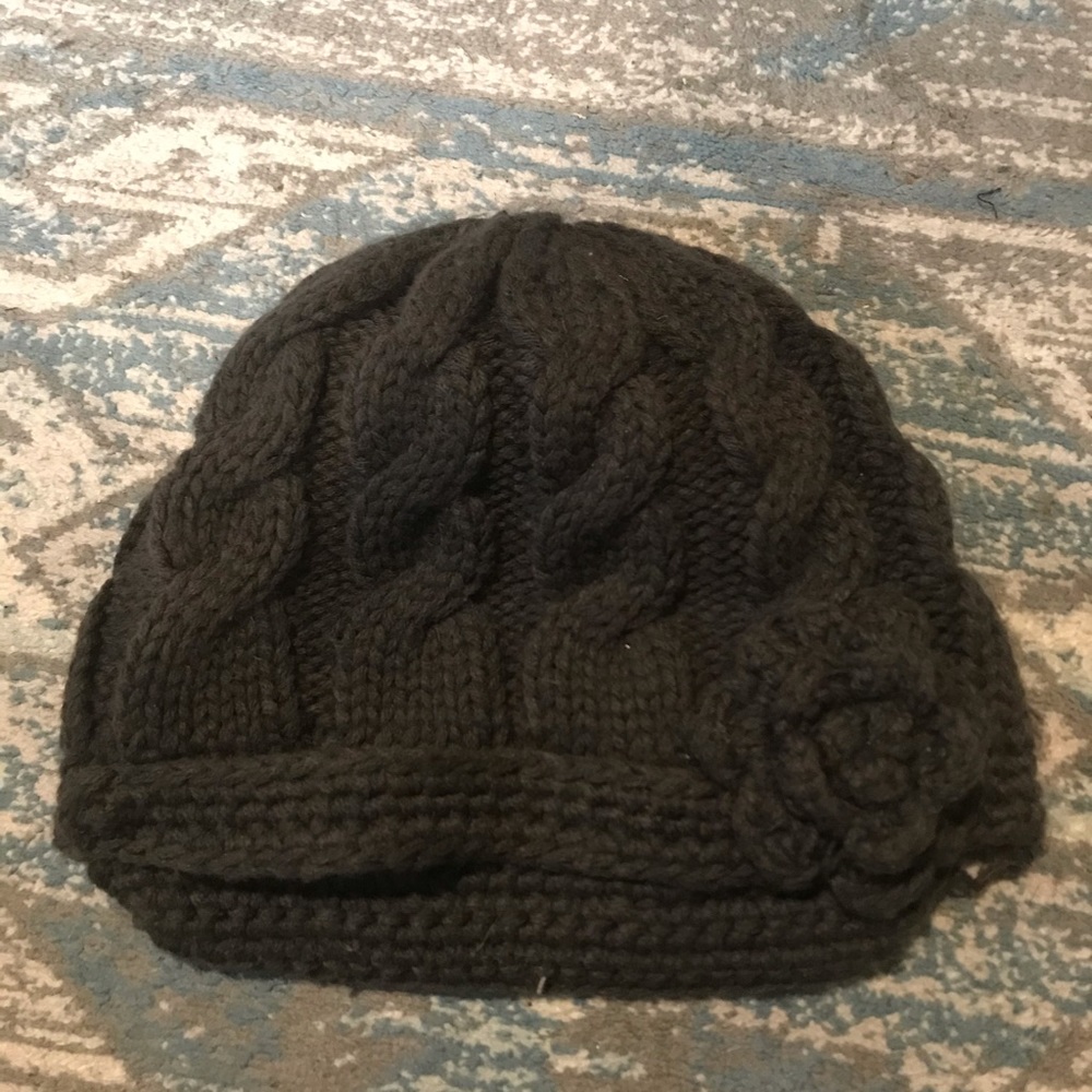 Grey knit hat with small bill and flower detail